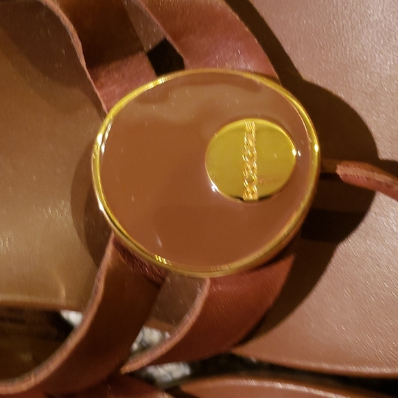 **BRAND NEW** BCBGirl Brown Leather Wedges with Gold Hardwear Size 6 1/2 US - Picture 3 of 5